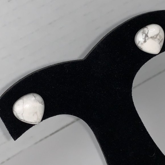 13mm White Heart Howlite Post Earrings - Picture 3 of 9